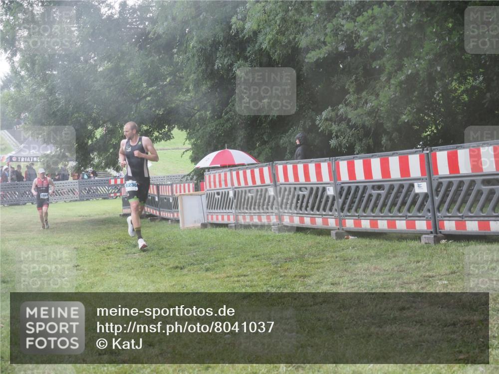 21.06.2025 - 27. Vierlanden-Triathlon KatJ http://msf.ph/oto/8041037 15.06.2025 14:30:18 Ziel 1236, 1255 meine-sportfotos.de