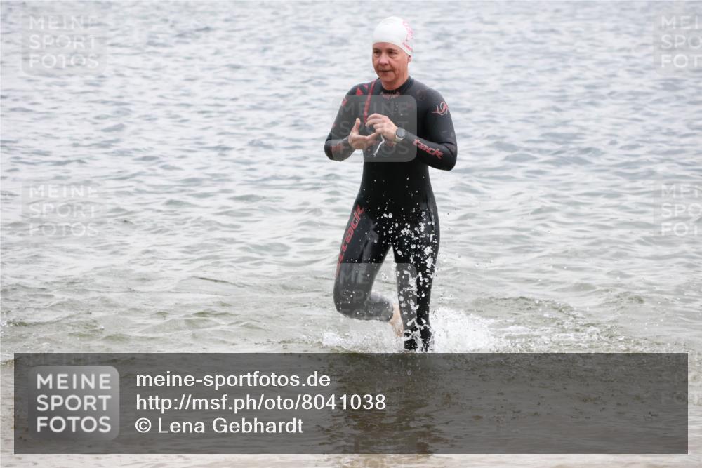 21.06.2025 - 27. Vierlanden-Triathlon Lena Gebhardt http://msf.ph/oto/8041038 15.06.2025 13:05:37 Schwimmen 1170, 1182, 1227, 1230 meine-sportfotos.de