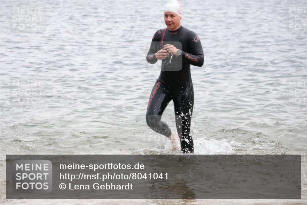 21.06.2025 - 27. Vierlanden-Triathlon Lena Gebhardt http://msf.ph/oto/8041041 15.06.2025 13:05:37 Schwimmen 1170, 1182, 1227, 1230 meine-sportfotos.de