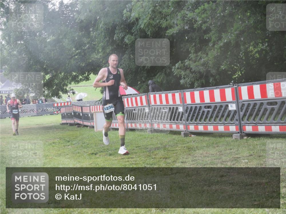 21.06.2025 - 27. Vierlanden-Triathlon KatJ http://msf.ph/oto/8041051 15.06.2025 14:30:19 Ziel 1236, 1255 meine-sportfotos.de