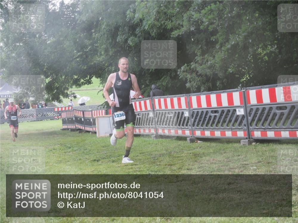21.06.2025 - 27. Vierlanden-Triathlon KatJ http://msf.ph/oto/8041054 15.06.2025 14:30:19 Ziel 1236, 1255 meine-sportfotos.de