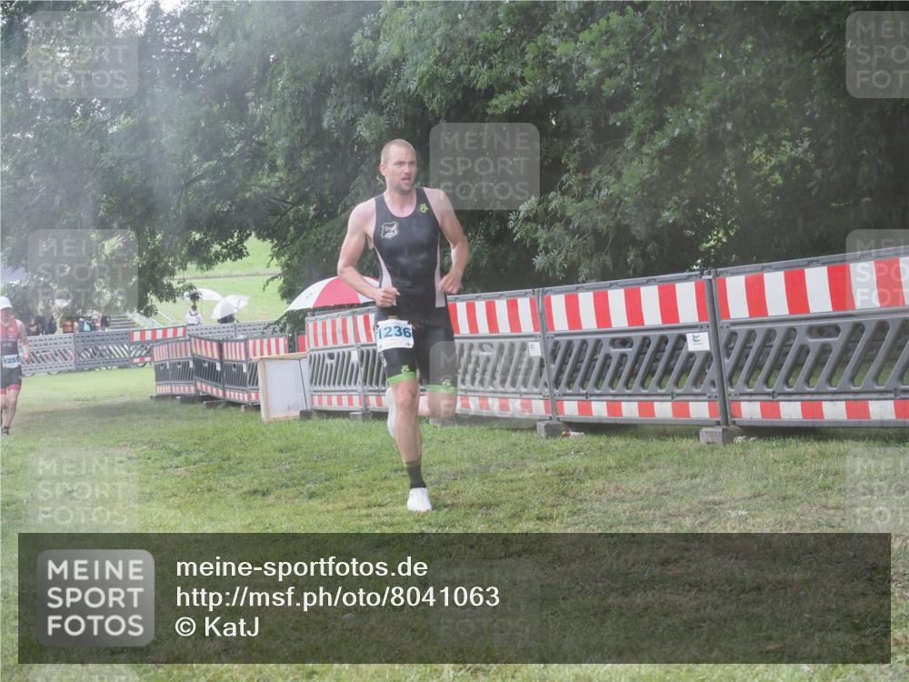 21.06.2025 - 27. Vierlanden-Triathlon KatJ http://msf.ph/oto/8041063 15.06.2025 14:30:19 Ziel 1236, 1255 meine-sportfotos.de
