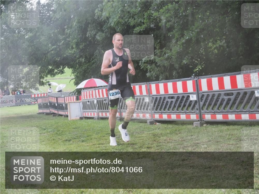 21.06.2025 - 27. Vierlanden-Triathlon KatJ http://msf.ph/oto/8041066 15.06.2025 14:30:19 Ziel 1236, 1255 meine-sportfotos.de