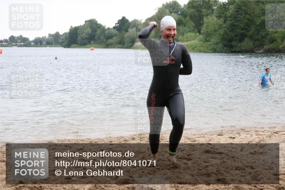 21.06.2025 - 27. Vierlanden-Triathlon Lena Gebhardt http://msf.ph/oto/8041071 15.06.2025 13:05:42 Schwimmen 1182, 1227 meine-sportfotos.de