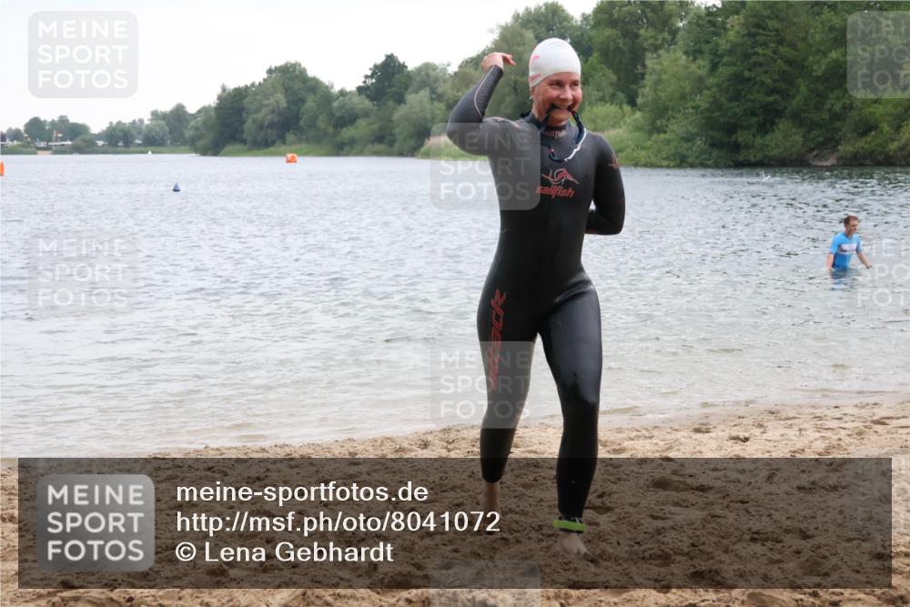 21.06.2025 - 27. Vierlanden-Triathlon Lena Gebhardt http://msf.ph/oto/8041072 15.06.2025 13:05:42 Schwimmen 1182, 1227 meine-sportfotos.de