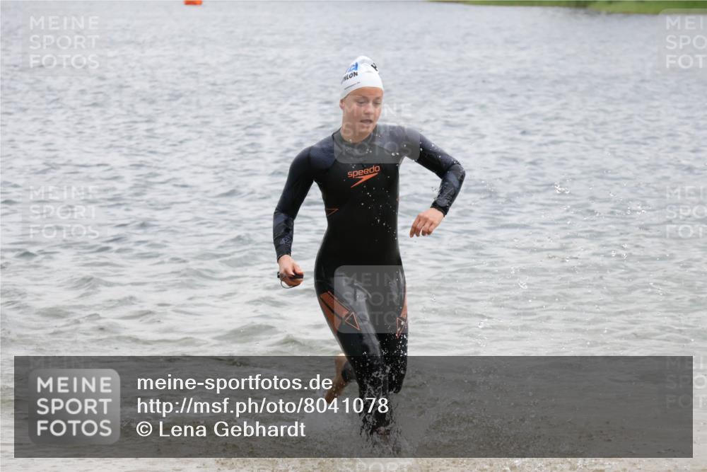 21.06.2025 - 27. Vierlanden-Triathlon Lena Gebhardt http://msf.ph/oto/8041078 15.06.2025 13:05:53 Schwimmen 1171, 1177 meine-sportfotos.de