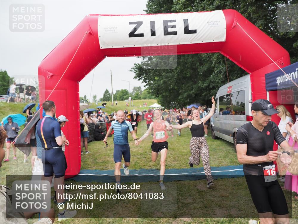 21.06.2025 - 27. Vierlanden-Triathlon MichiJ http://msf.ph/oto/8041083 15.06.2026 13:27:49 Ziel 26, 169, 964, 1058, 1059, 1060 meine-sportfotos.de