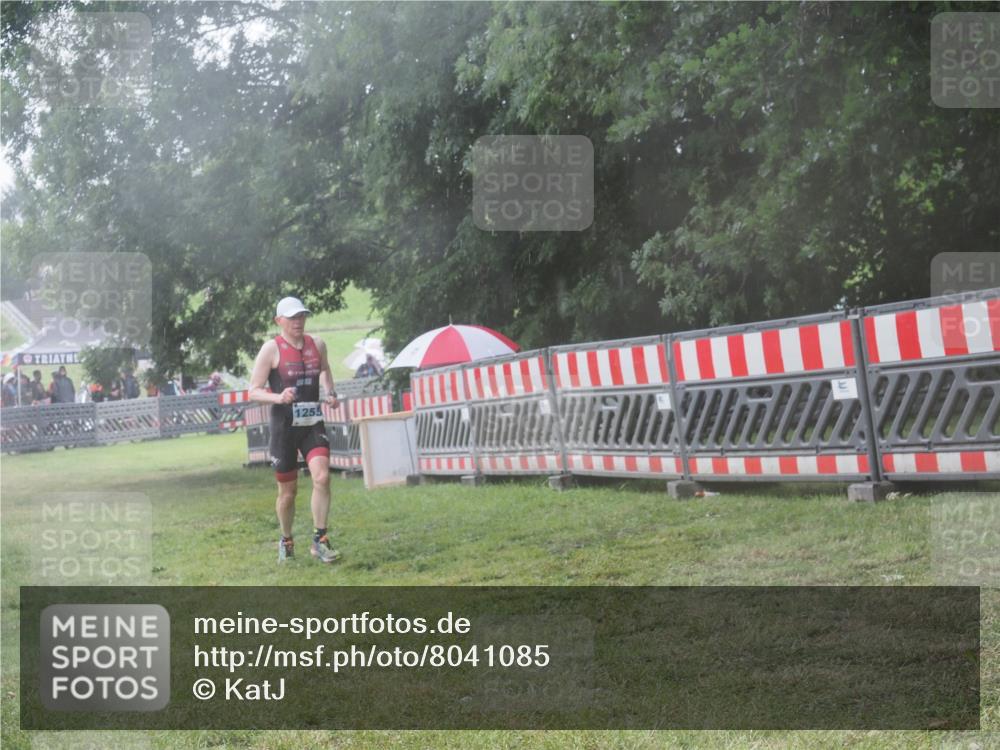 21.06.2025 - 27. Vierlanden-Triathlon KatJ http://msf.ph/oto/8041085 15.06.2025 14:30:22 Ziel 1236, 1255 meine-sportfotos.de