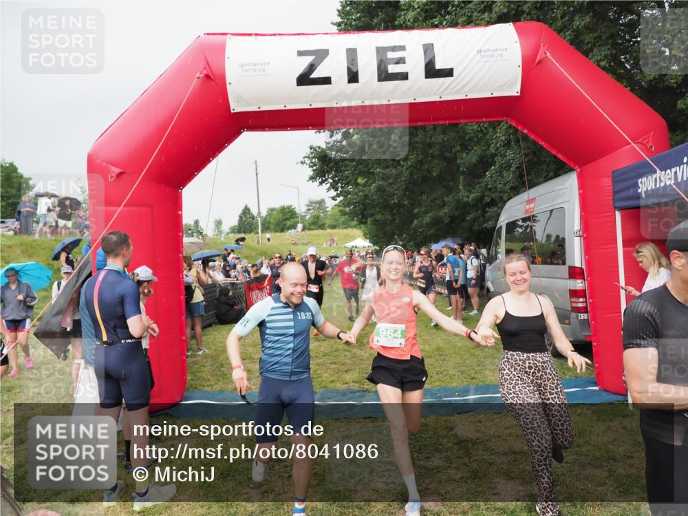 21.06.2025 - 27. Vierlanden-Triathlon MichiJ http://msf.ph/oto/8041086 15.06.2026 13:27:50 Ziel 26, 169, 964, 1058, 1059, 1060 meine-sportfotos.de
