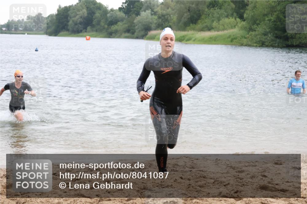 21.06.2025 - 27. Vierlanden-Triathlon Lena Gebhardt http://msf.ph/oto/8041087 15.06.2025 13:05:54 Schwimmen 1171, 1177 meine-sportfotos.de