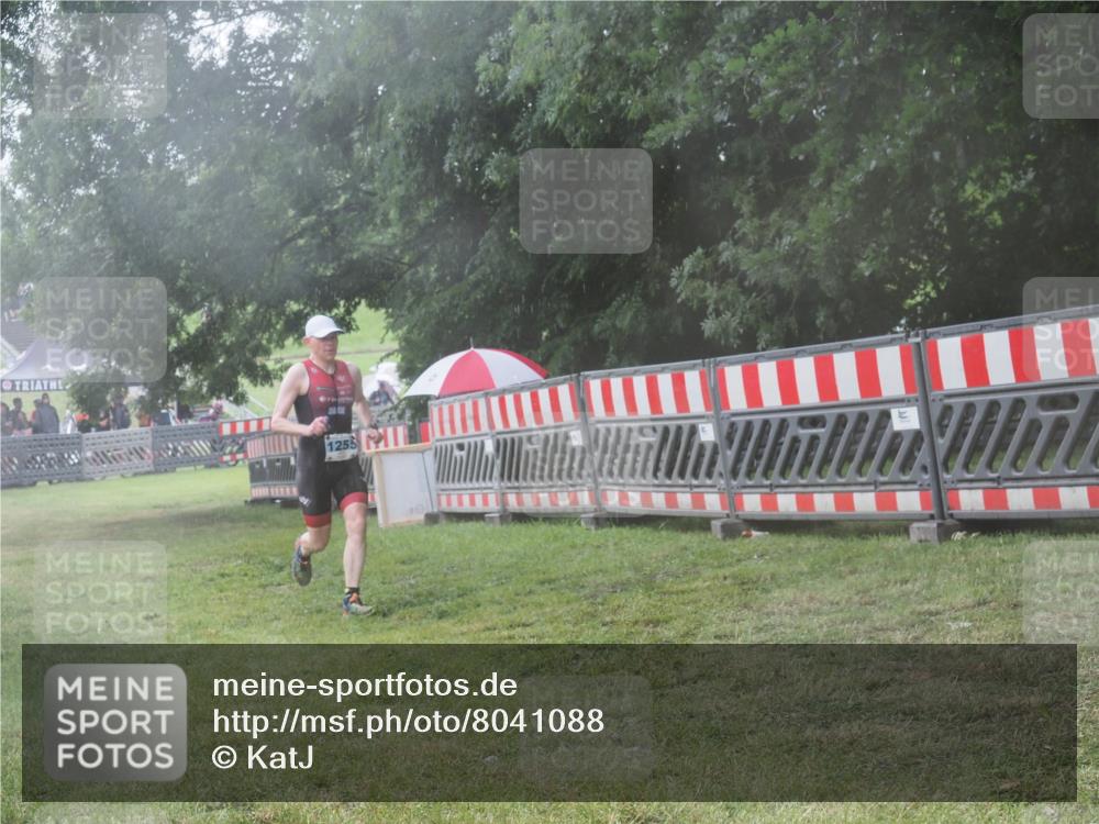 21.06.2025 - 27. Vierlanden-Triathlon KatJ http://msf.ph/oto/8041088 15.06.2025 14:30:22 Ziel 1236, 1255 meine-sportfotos.de