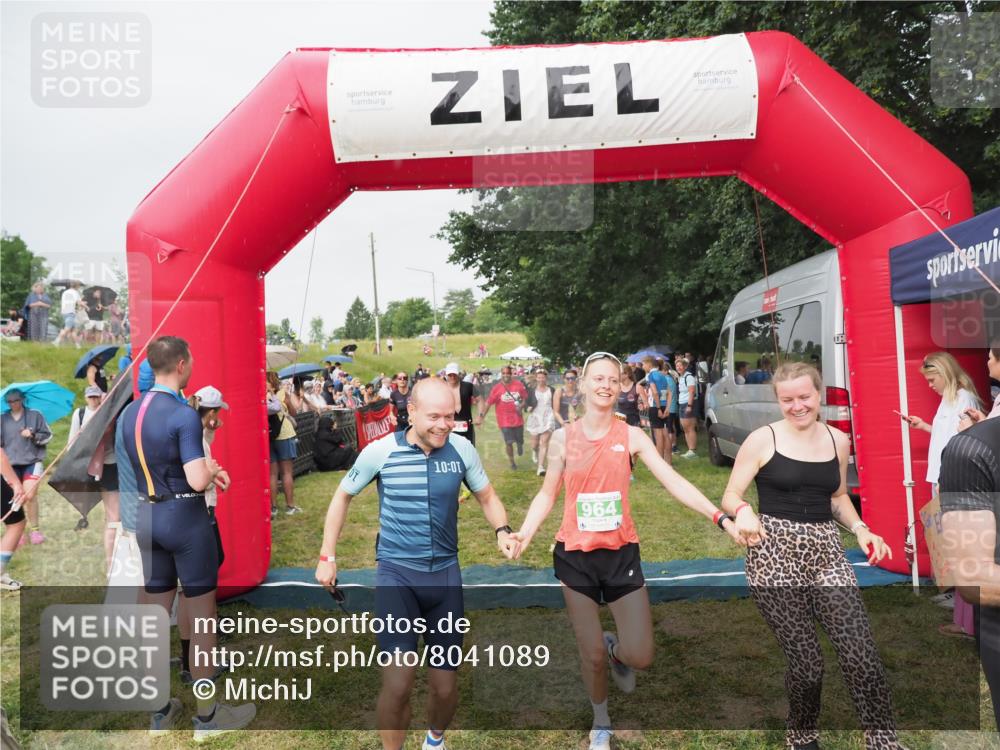 21.06.2025 - 27. Vierlanden-Triathlon MichiJ http://msf.ph/oto/8041089 15.06.2026 13:27:50 Ziel 26, 169, 964, 1058, 1059, 1060 meine-sportfotos.de