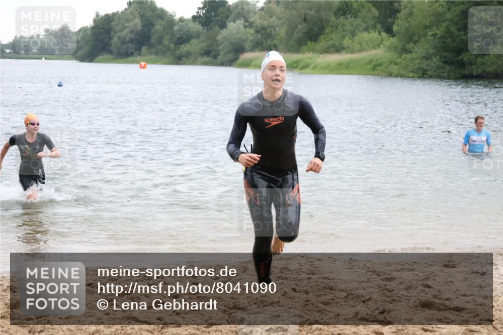 21.06.2025 - 27. Vierlanden-Triathlon Lena Gebhardt http://msf.ph/oto/8041090 15.06.2025 13:05:55 Schwimmen 1171, 1177 meine-sportfotos.de