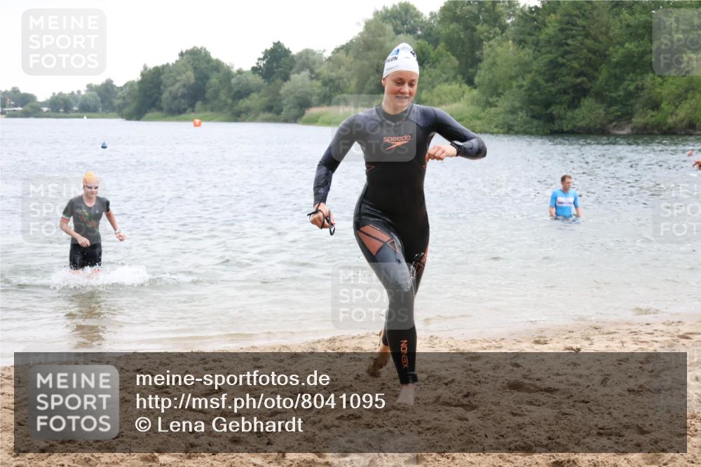 21.06.2025 - 27. Vierlanden-Triathlon Lena Gebhardt http://msf.ph/oto/8041095 15.06.2025 13:05:55 Schwimmen 1171, 1177 meine-sportfotos.de