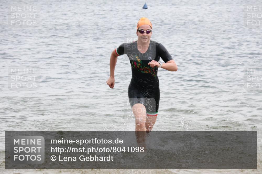 21.06.2025 - 27. Vierlanden-Triathlon Lena Gebhardt http://msf.ph/oto/8041098 15.06.2025 13:05:56 Schwimmen 1171, 1177 meine-sportfotos.de