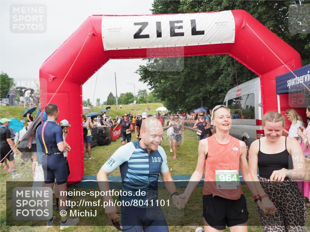21.06.2025 - 27. Vierlanden-Triathlon MichiJ http://msf.ph/oto/8041101 15.06.2026 13:27:50 Ziel 26, 169, 964, 1058, 1059, 1060 meine-sportfotos.de