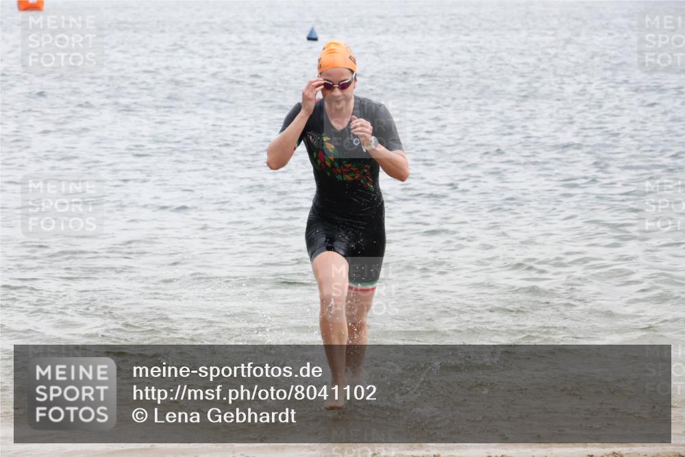 21.06.2025 - 27. Vierlanden-Triathlon Lena Gebhardt http://msf.ph/oto/8041102 15.06.2025 13:05:57 Schwimmen 1171, 1177 meine-sportfotos.de