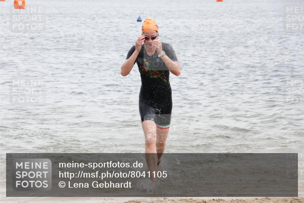 21.06.2025 - 27. Vierlanden-Triathlon Lena Gebhardt http://msf.ph/oto/8041105 15.06.2025 13:05:57 Schwimmen 1171, 1177 meine-sportfotos.de