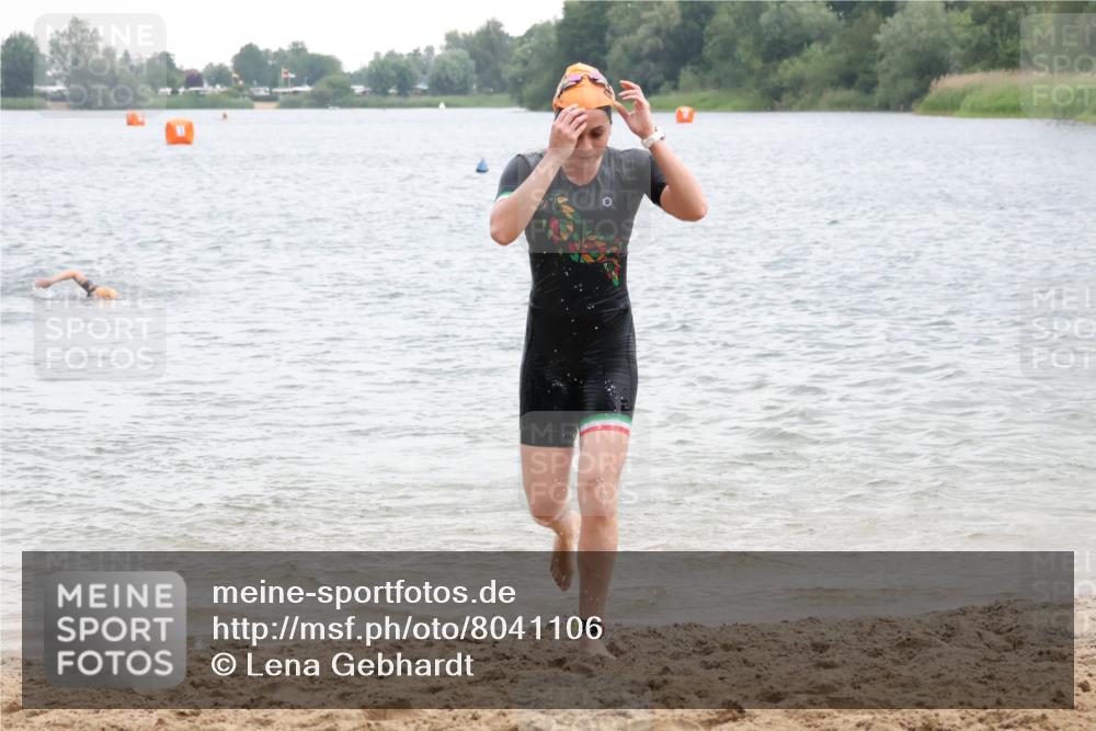 21.06.2025 - 27. Vierlanden-Triathlon Lena Gebhardt http://msf.ph/oto/8041106 15.06.2025 13:05:58 Schwimmen 1171, 1177 meine-sportfotos.de