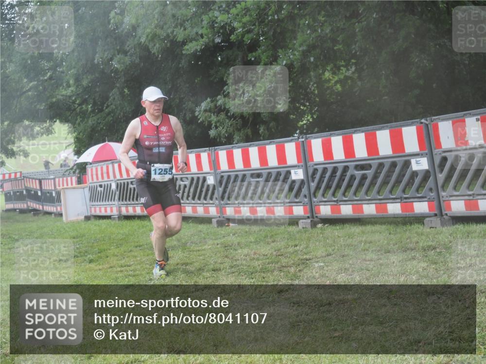 21.06.2025 - 27. Vierlanden-Triathlon KatJ http://msf.ph/oto/8041107 15.06.2025 14:30:23 Ziel 1255 meine-sportfotos.de