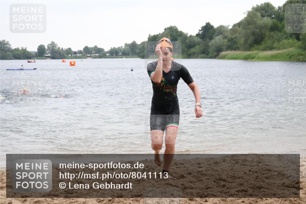 21.06.2025 - 27. Vierlanden-Triathlon Lena Gebhardt http://msf.ph/oto/8041113 15.06.2025 13:05:59 Schwimmen 1171, 1177 meine-sportfotos.de