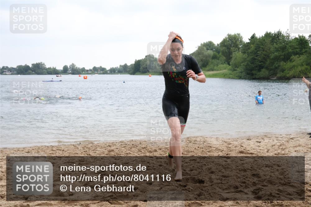 21.06.2025 - 27. Vierlanden-Triathlon Lena Gebhardt http://msf.ph/oto/8041116 15.06.2025 13:05:59 Schwimmen 1171, 1177 meine-sportfotos.de