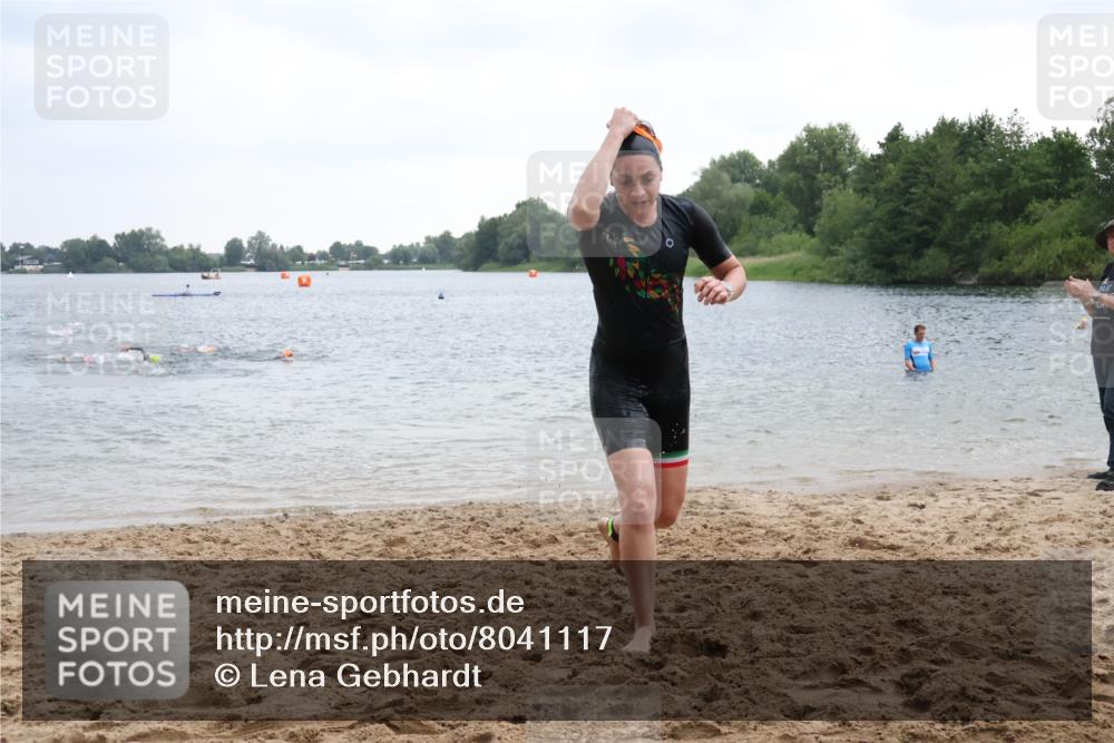 21.06.2025 - 27. Vierlanden-Triathlon Lena Gebhardt http://msf.ph/oto/8041117 15.06.2025 13:05:59 Schwimmen 1171, 1177 meine-sportfotos.de