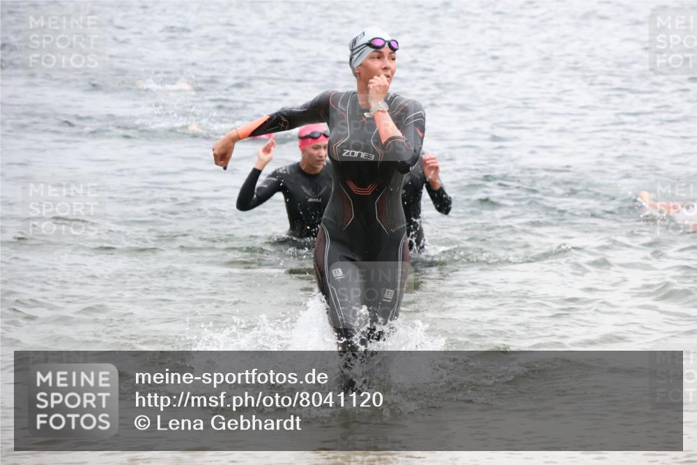 21.06.2025 - 27. Vierlanden-Triathlon Lena Gebhardt http://msf.ph/oto/8041120 15.06.2025 13:06:12 Schwimmen 1169, 1180, 1189, 1190, 1208 meine-sportfotos.de