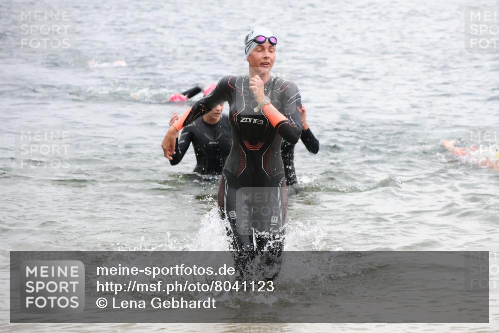 21.06.2025 - 27. Vierlanden-Triathlon Lena Gebhardt http://msf.ph/oto/8041123 15.06.2025 13:06:12 Schwimmen 1169, 1180, 1189, 1190, 1208 meine-sportfotos.de