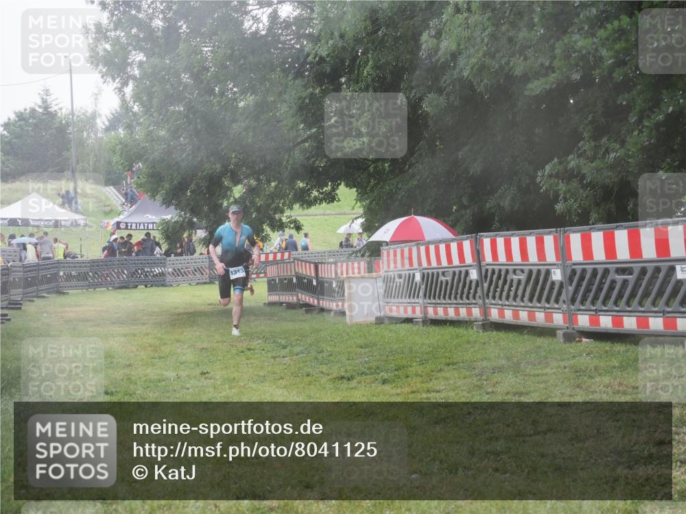 21.06.2025 - 27. Vierlanden-Triathlon KatJ http://msf.ph/oto/8041125 15.06.2025 14:30:44 Ziel 1244, 1313 meine-sportfotos.de