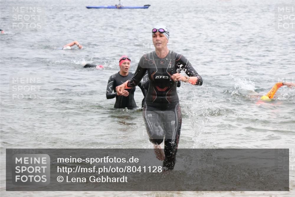 21.06.2025 - 27. Vierlanden-Triathlon Lena Gebhardt http://msf.ph/oto/8041128 15.06.2025 13:06:13 Schwimmen 1169, 1180, 1189, 1190, 1208 meine-sportfotos.de