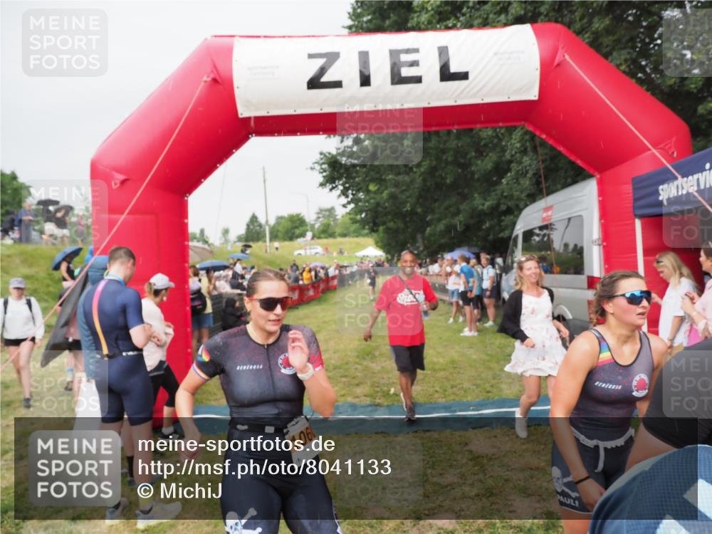 21.06.2025 - 27. Vierlanden-Triathlon MichiJ http://msf.ph/oto/8041133 15.06.2026 13:27:52 Ziel 26, 169, 964, 1058, 1059, 1060 meine-sportfotos.de