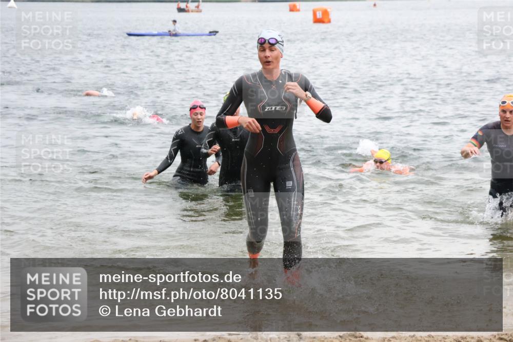 21.06.2025 - 27. Vierlanden-Triathlon Lena Gebhardt http://msf.ph/oto/8041135 15.06.2025 13:06:13 Schwimmen 1169, 1180, 1189, 1190, 1208 meine-sportfotos.de