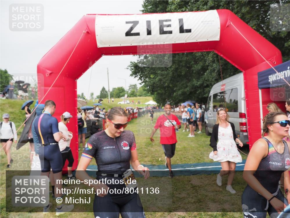 21.06.2025 - 27. Vierlanden-Triathlon MichiJ http://msf.ph/oto/8041136 15.06.2026 13:27:52 Ziel 26, 169, 964, 1058, 1059, 1060 meine-sportfotos.de