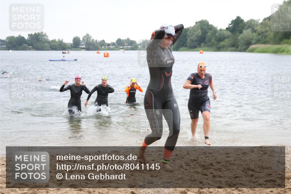 21.06.2025 - 27. Vierlanden-Triathlon Lena Gebhardt http://msf.ph/oto/8041145 15.06.2025 13:06:16 Schwimmen 1169, 1180, 1189, 1190, 1208 meine-sportfotos.de