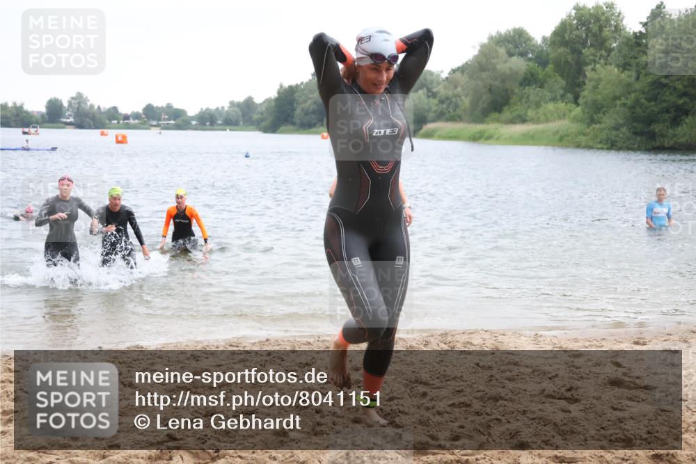 21.06.2025 - 27. Vierlanden-Triathlon Lena Gebhardt http://msf.ph/oto/8041151 15.06.2025 13:06:16 Schwimmen 1169, 1180, 1189, 1190, 1208 meine-sportfotos.de