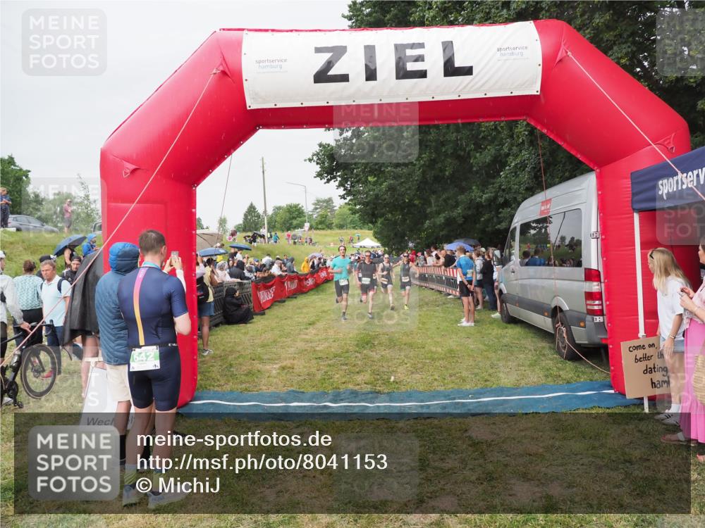 21.06.2025 - 27. Vierlanden-Triathlon MichiJ http://msf.ph/oto/8041153 15.06.2026 13:28:22 Ziel 733, 828, 1062, 1063, 1064 meine-sportfotos.de