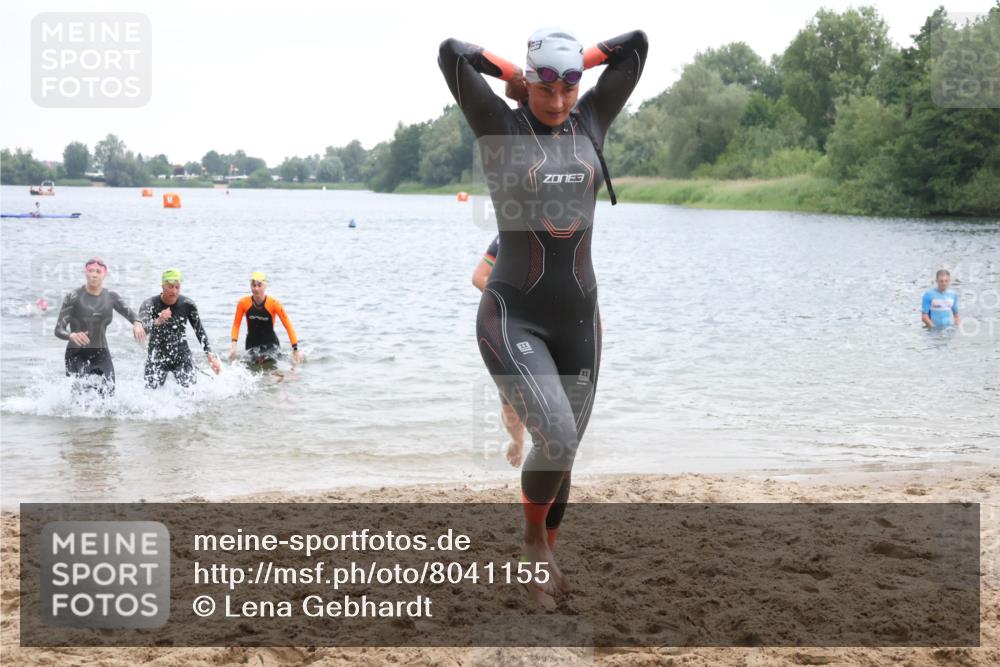 21.06.2025 - 27. Vierlanden-Triathlon Lena Gebhardt http://msf.ph/oto/8041155 15.06.2025 13:06:17 Schwimmen 1169, 1180, 1189, 1190, 1208 meine-sportfotos.de