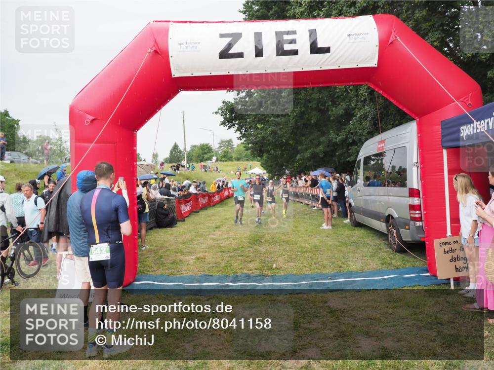 21.06.2025 - 27. Vierlanden-Triathlon MichiJ http://msf.ph/oto/8041158 15.06.2026 13:28:22 Ziel 733, 828, 1062, 1063, 1064 meine-sportfotos.de
