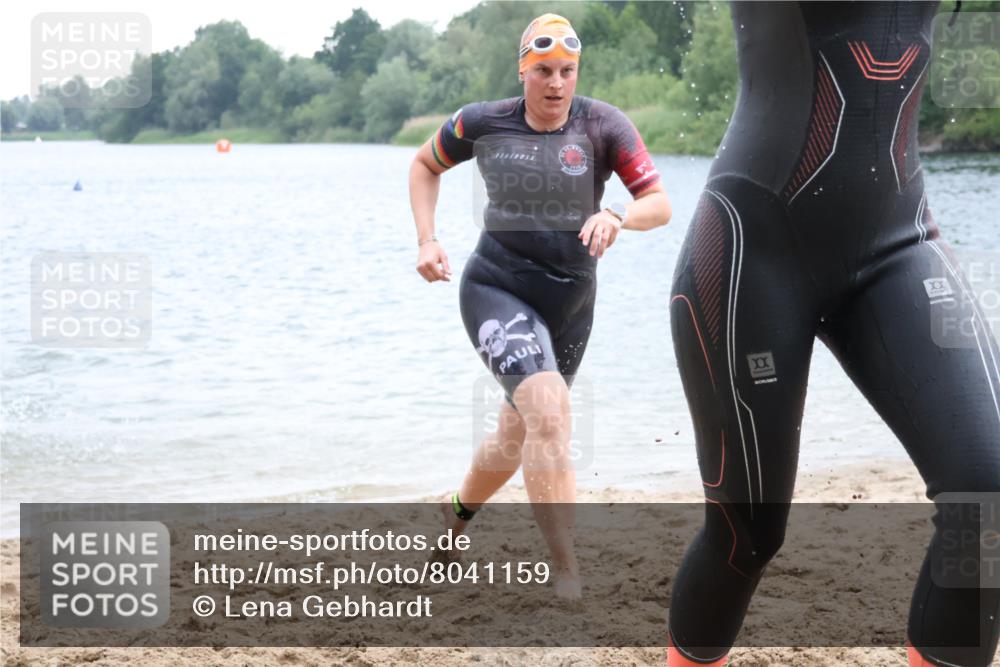 21.06.2025 - 27. Vierlanden-Triathlon Lena Gebhardt http://msf.ph/oto/8041159 15.06.2025 13:06:17 Schwimmen 1169, 1180, 1189, 1190, 1208 meine-sportfotos.de