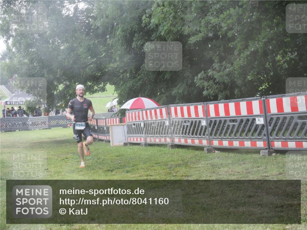21.06.2025 - 27. Vierlanden-Triathlon KatJ http://msf.ph/oto/8041160 15.06.2025 14:30:50 Ziel 1244 meine-sportfotos.de