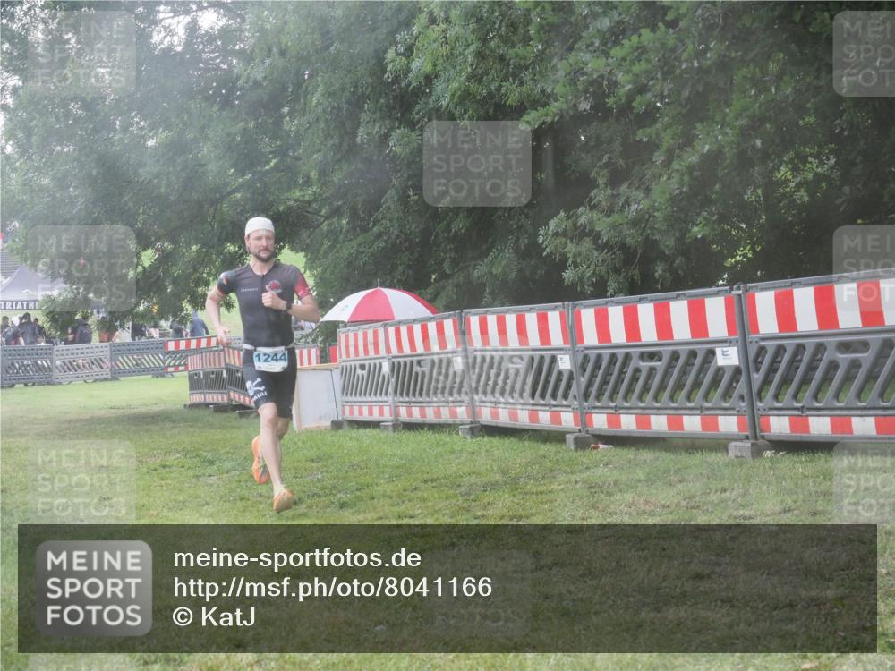 21.06.2025 - 27. Vierlanden-Triathlon KatJ http://msf.ph/oto/8041166 15.06.2025 14:30:51 Ziel 1244 meine-sportfotos.de