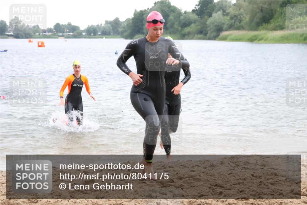 21.06.2025 - 27. Vierlanden-Triathlon Lena Gebhardt http://msf.ph/oto/8041175 15.06.2025 13:06:19 Schwimmen 1169, 1180, 1189, 1190, 1208 meine-sportfotos.de