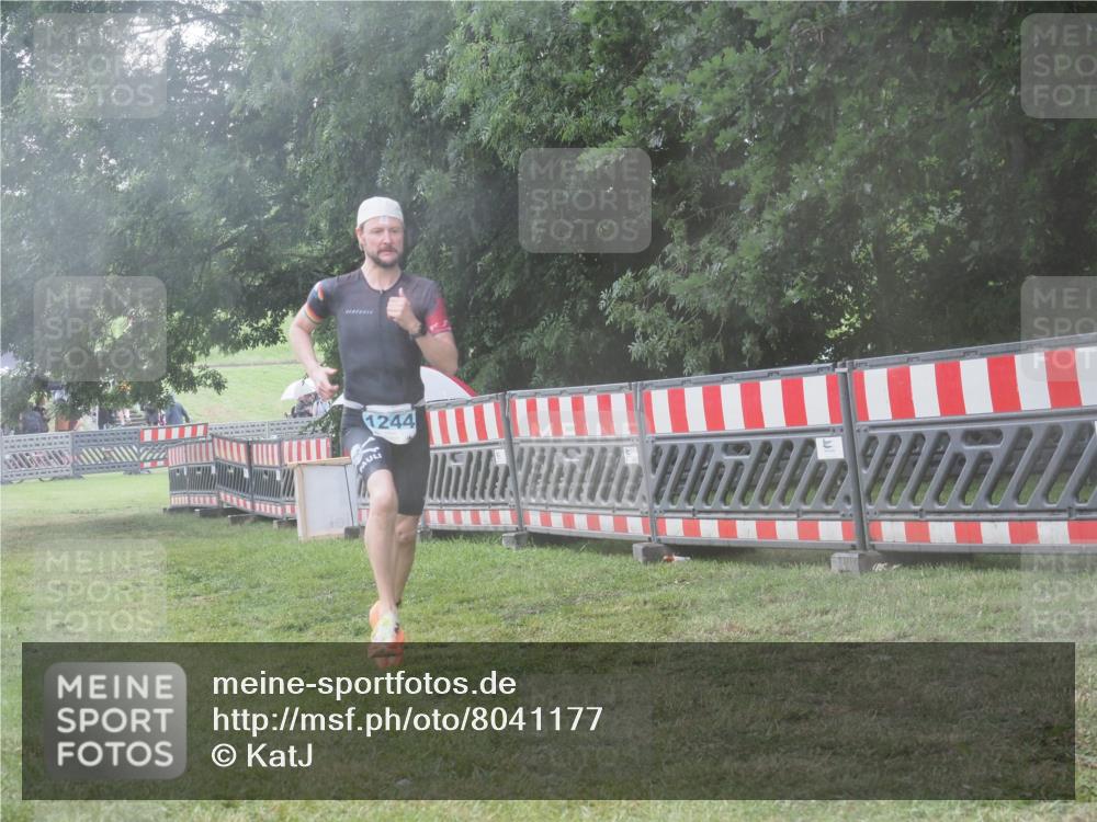 21.06.2025 - 27. Vierlanden-Triathlon KatJ http://msf.ph/oto/8041177 15.06.2025 14:30:51 Ziel 1244 meine-sportfotos.de