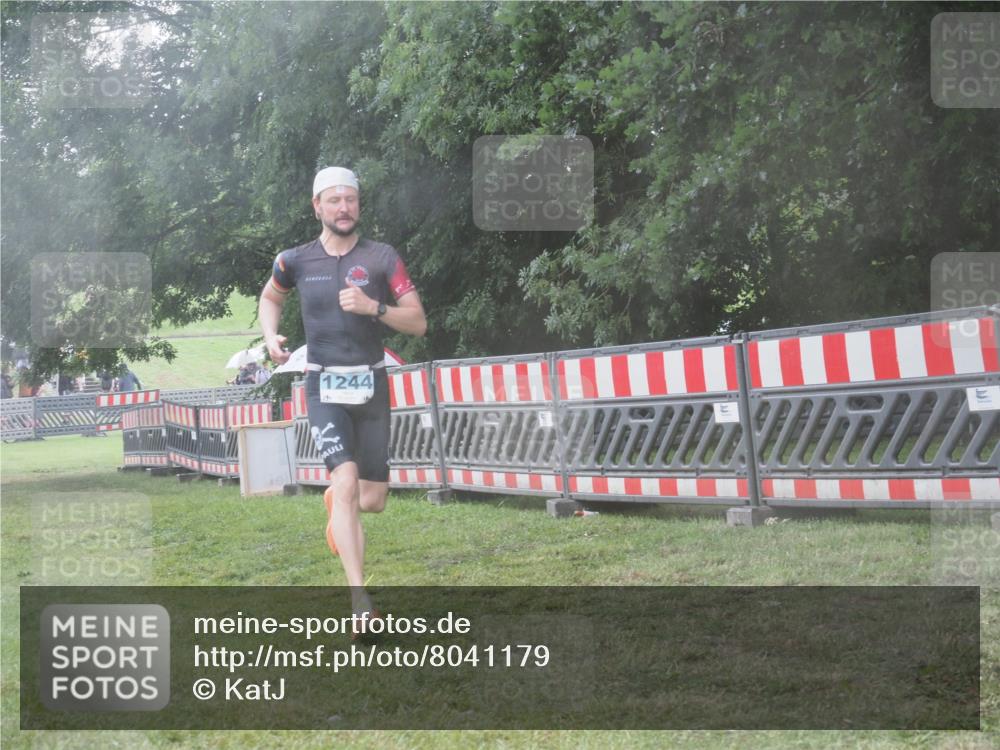 21.06.2025 - 27. Vierlanden-Triathlon KatJ http://msf.ph/oto/8041179 15.06.2025 14:30:51 Ziel 1244 meine-sportfotos.de