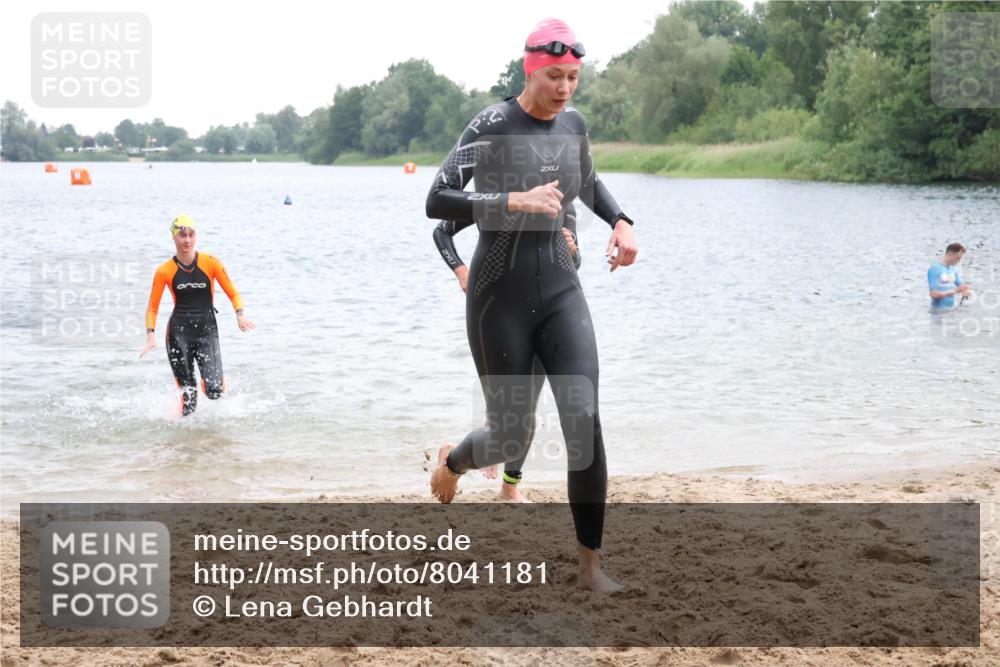 21.06.2025 - 27. Vierlanden-Triathlon Lena Gebhardt http://msf.ph/oto/8041181 15.06.2025 13:06:20 Schwimmen 1169, 1180, 1189, 1190, 1208 meine-sportfotos.de
