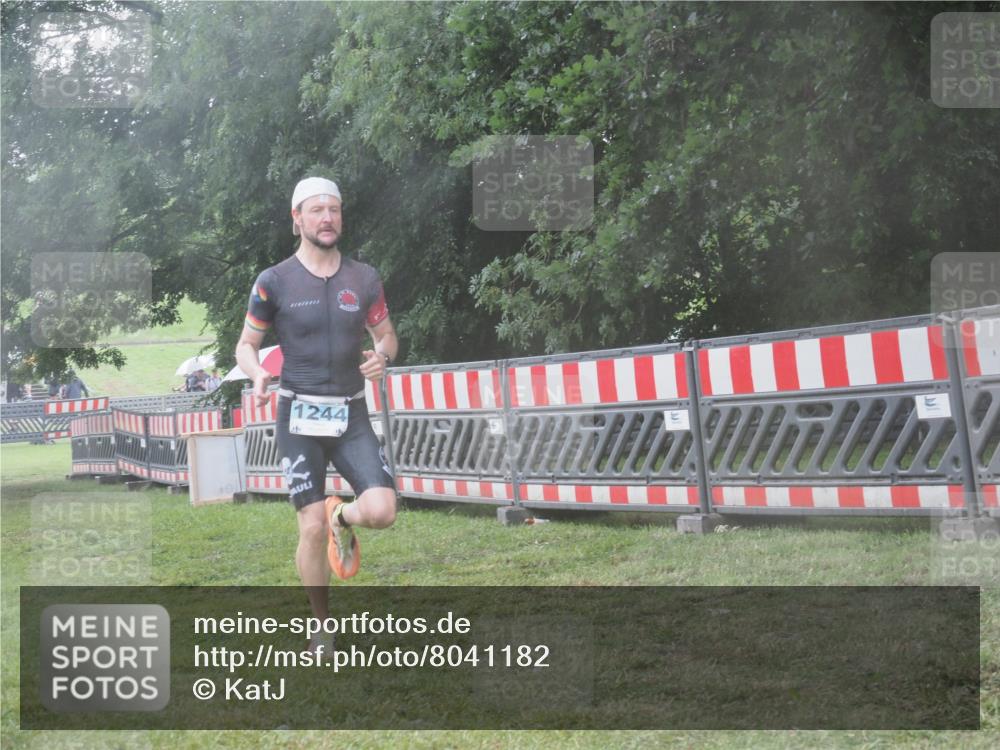 21.06.2025 - 27. Vierlanden-Triathlon KatJ http://msf.ph/oto/8041182 15.06.2025 14:30:52 Ziel 1244 meine-sportfotos.de