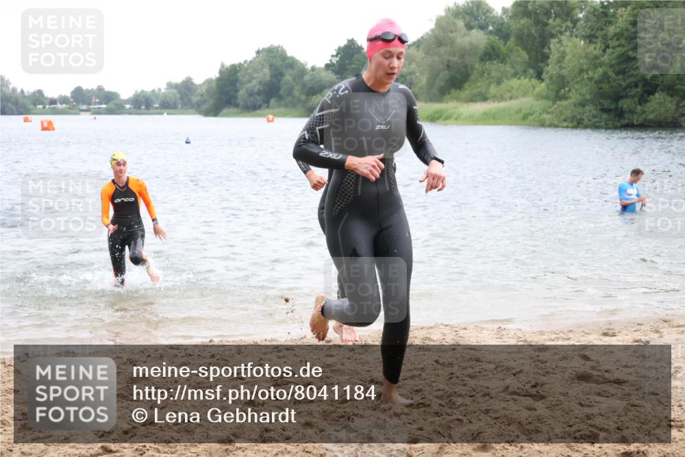 21.06.2025 - 27. Vierlanden-Triathlon Lena Gebhardt http://msf.ph/oto/8041184 15.06.2025 13:06:20 Schwimmen 1169, 1180, 1189, 1190, 1208 meine-sportfotos.de