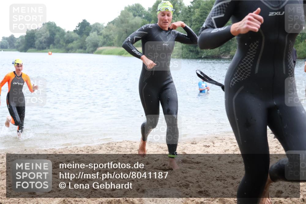21.06.2025 - 27. Vierlanden-Triathlon Lena Gebhardt http://msf.ph/oto/8041187 15.06.2025 13:06:21 Schwimmen 1169, 1180, 1189, 1190, 1208 meine-sportfotos.de