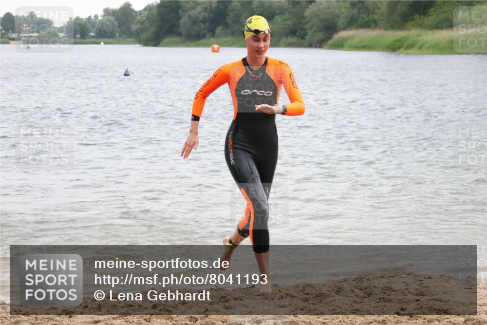 21.06.2025 - 27. Vierlanden-Triathlon Lena Gebhardt http://msf.ph/oto/8041193 15.06.2025 13:06:22 Schwimmen 1164, 1169, 1180, 1189, 1190, 1208 meine-sportfotos.de